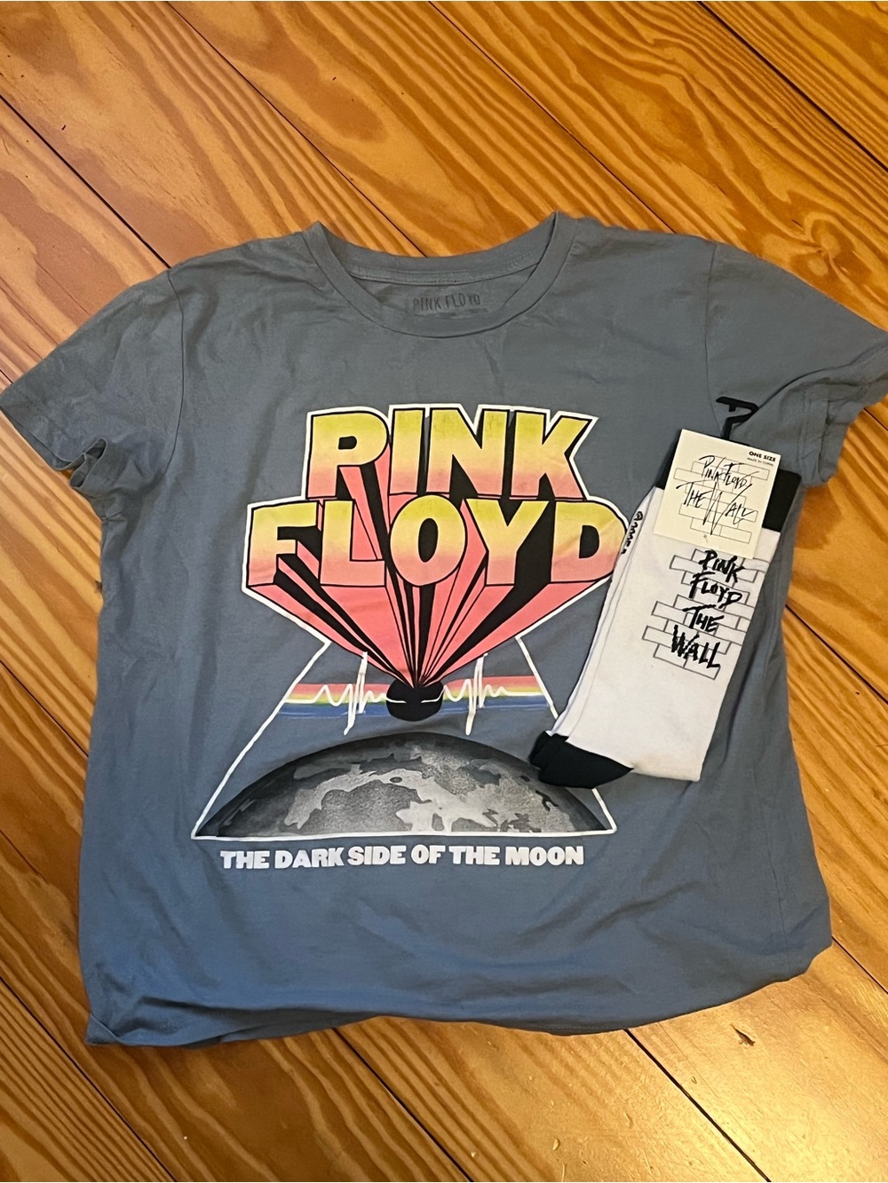 Pink Floyd Graphic Tee + Socks Bundle